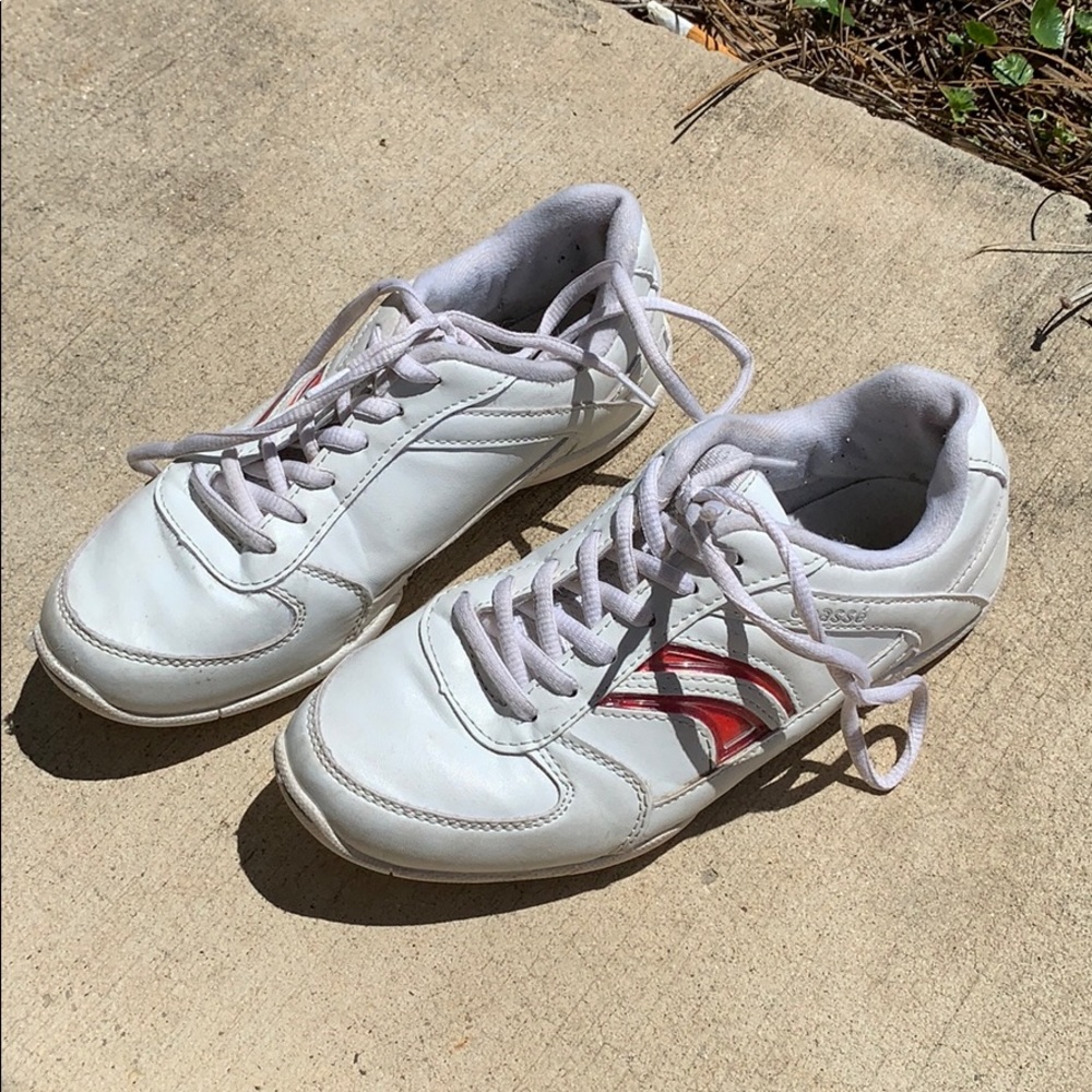Chassé White Cheer Shoes Size 6